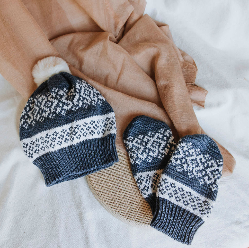 Children&#39;s Mittens and Beanie Set - Blue and White