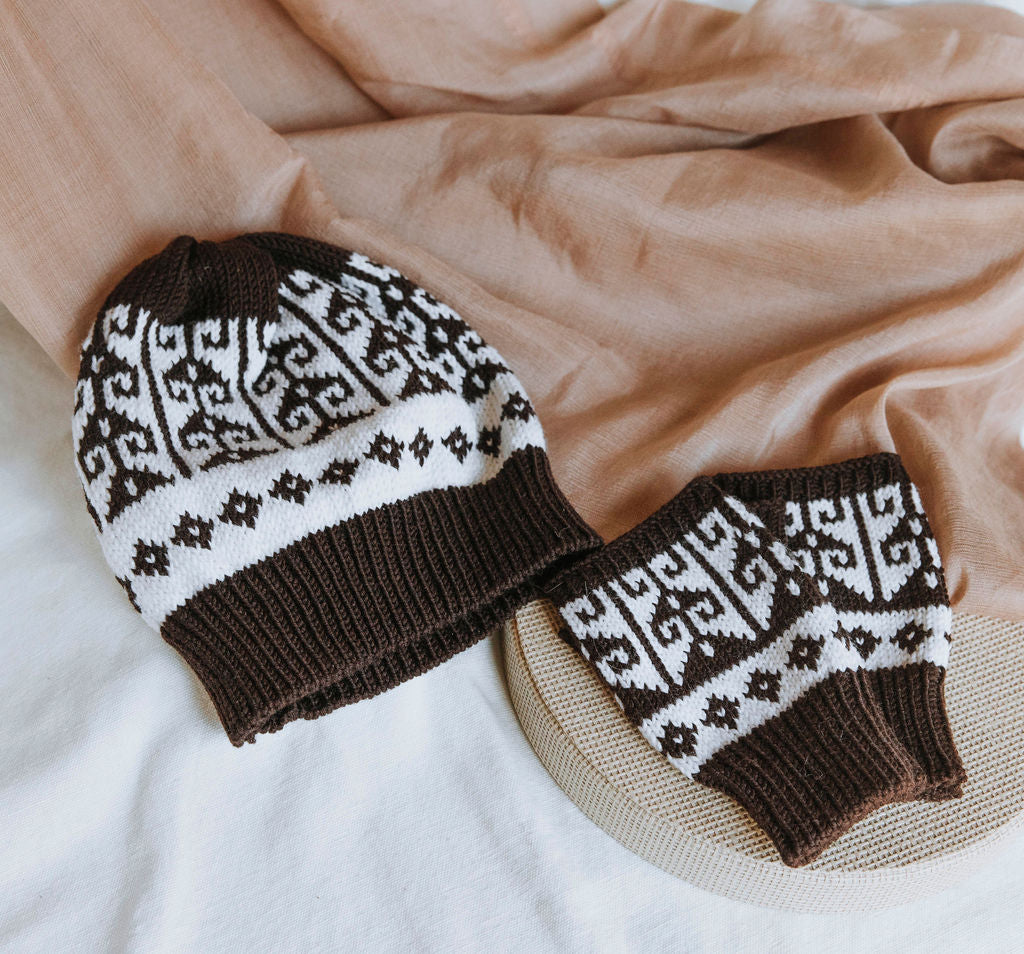 Children&#39;s Mittens and Beanie Set - Brown and White