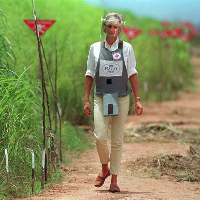 Diana walking through minefields with halo peacebomb